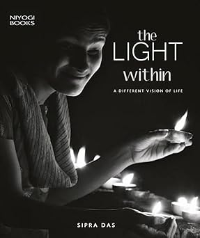 THE LIGHT WITHIN : A DIFFERENT VISION OF LIFE BY SIPRA DAS (HARDCOVER)