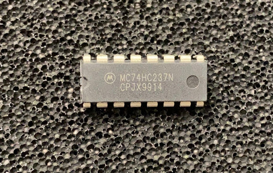 74237 MOTOROLA MC74HC237N 1 of 8 line Decoder / Demultiplexer IC with address Latch