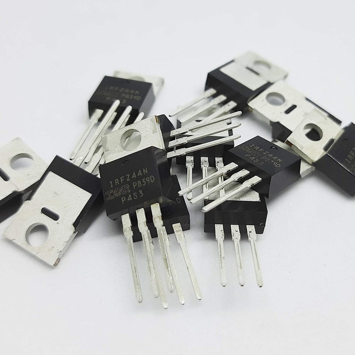 IRFZ44 N N-Channel Power MOSFET 8A, 200 V, 3-Pin Transistor IRF Z 44