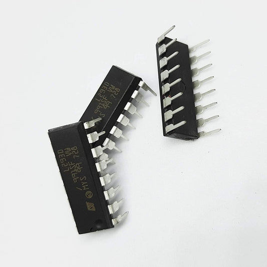 L293D Motor Driver IC