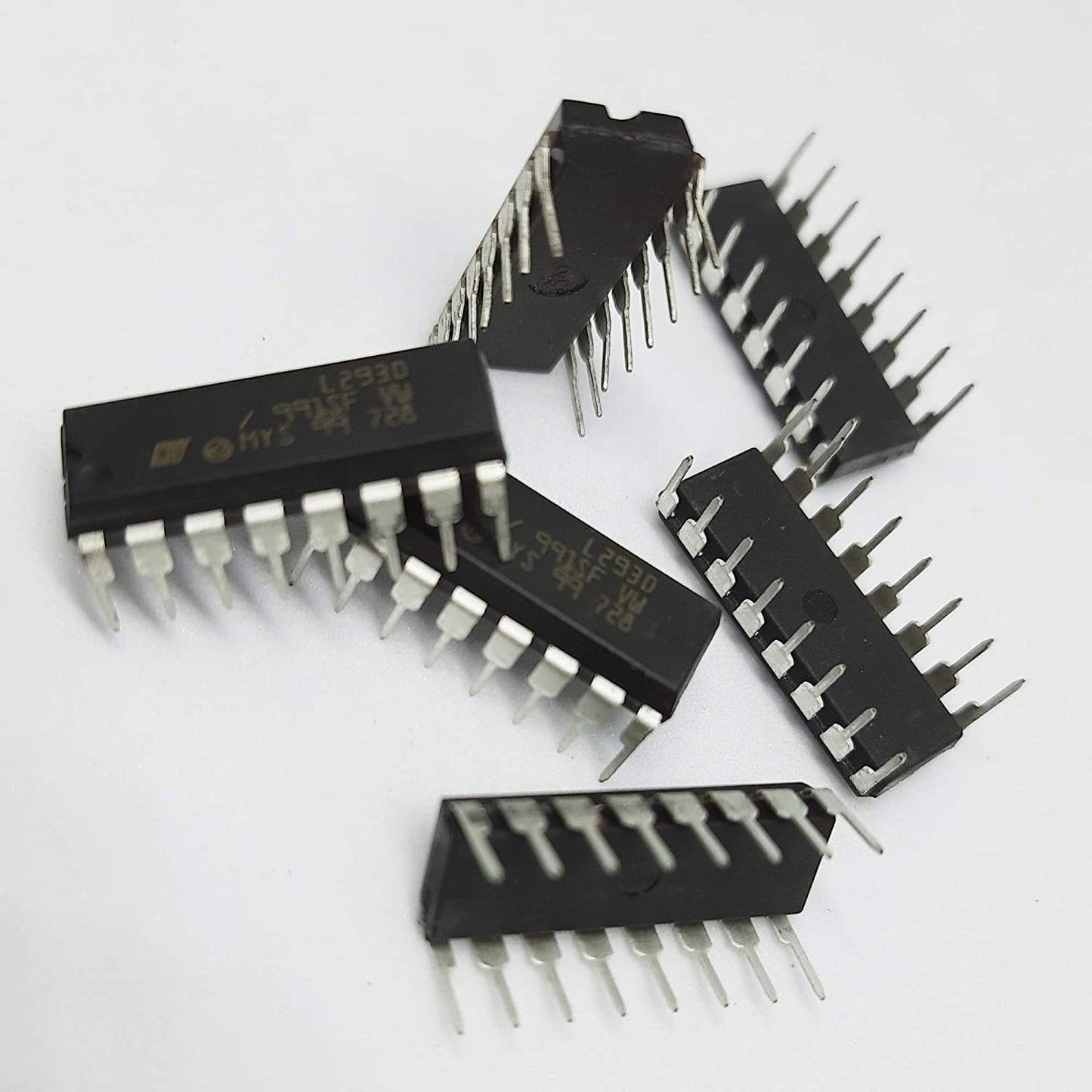 L293D Motor Driver IC