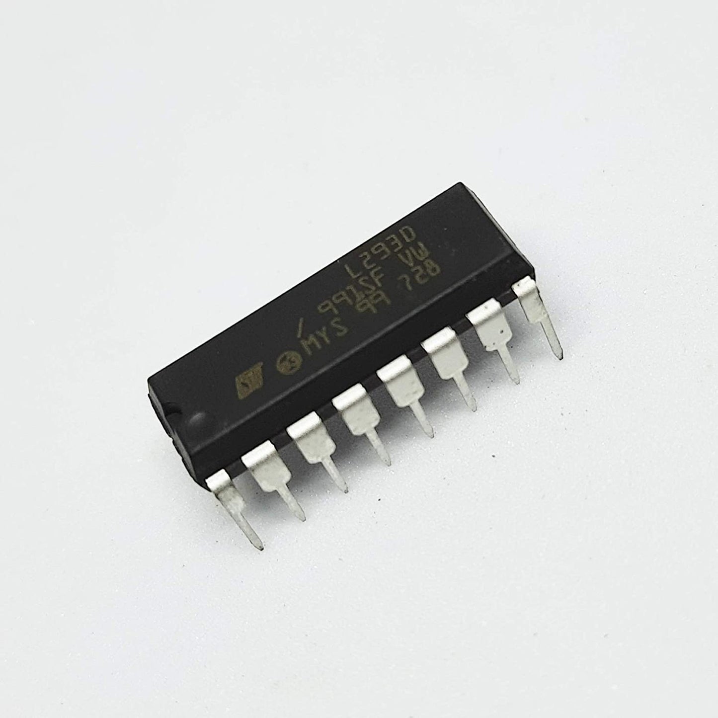 L293D Motor Driver IC