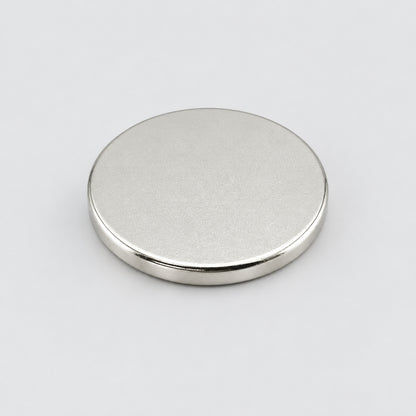 A circular neodymium magnet with a nickel plating, disc-shaped, 